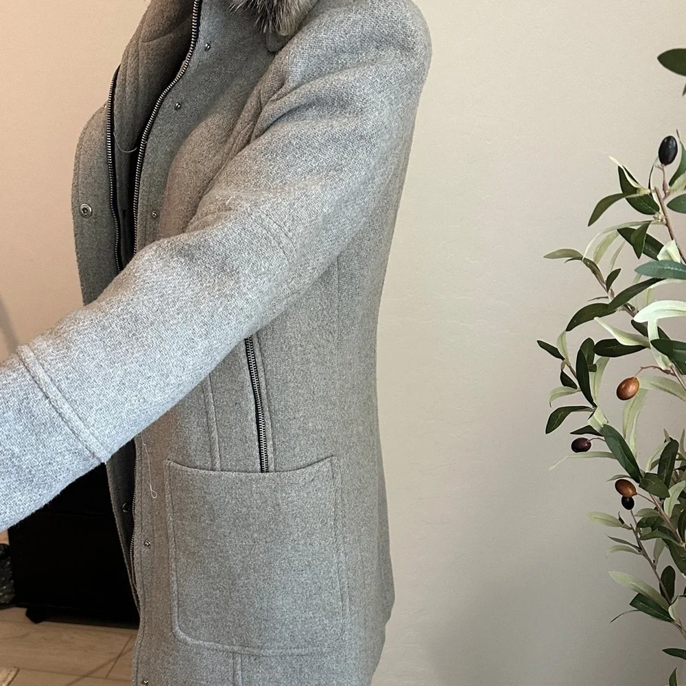London Fog Women's Gray Hooded Trench Coat with Faux Fur Trim - Picture 4 of 6